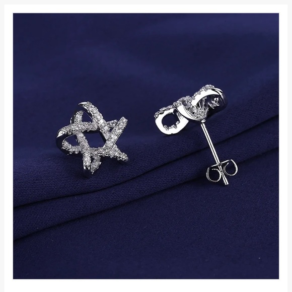 New Simulated Diamonds Sterling Silver Twinkle Star Stud Earrings - Picture 1 of 7